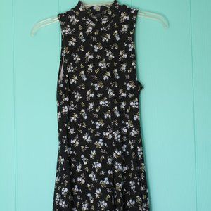 Forever 21 Sleeveless Dress Black with a Light Blue Floral Print Size medium